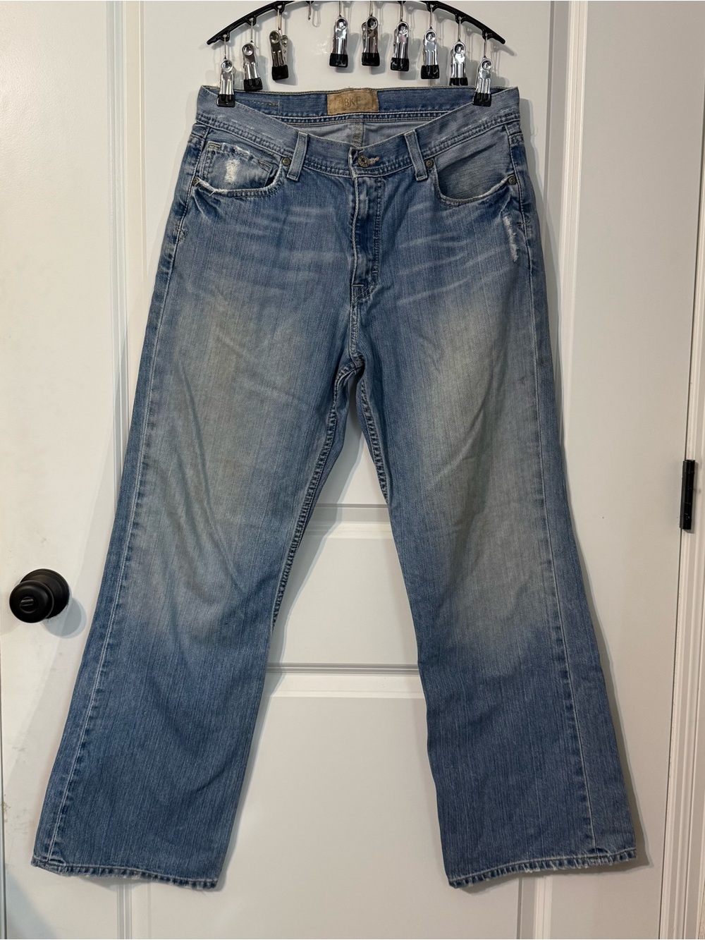 BKE Tyler Jeans Mens 27L x 30 Light Wash Distressed Bootcut Buckle Denim